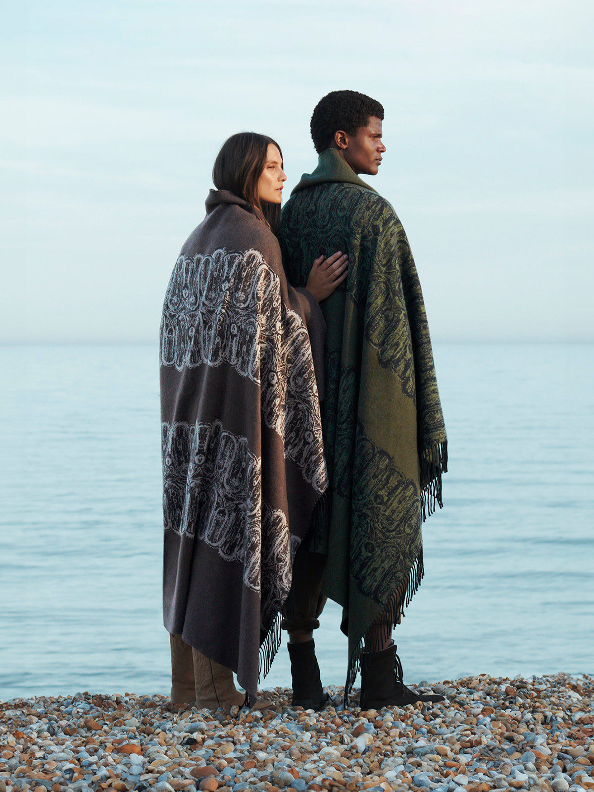 de Le Cuona Samurai River throw blankets in Truffle and Moss—luxury layered textiles styled for warmth and elegance.