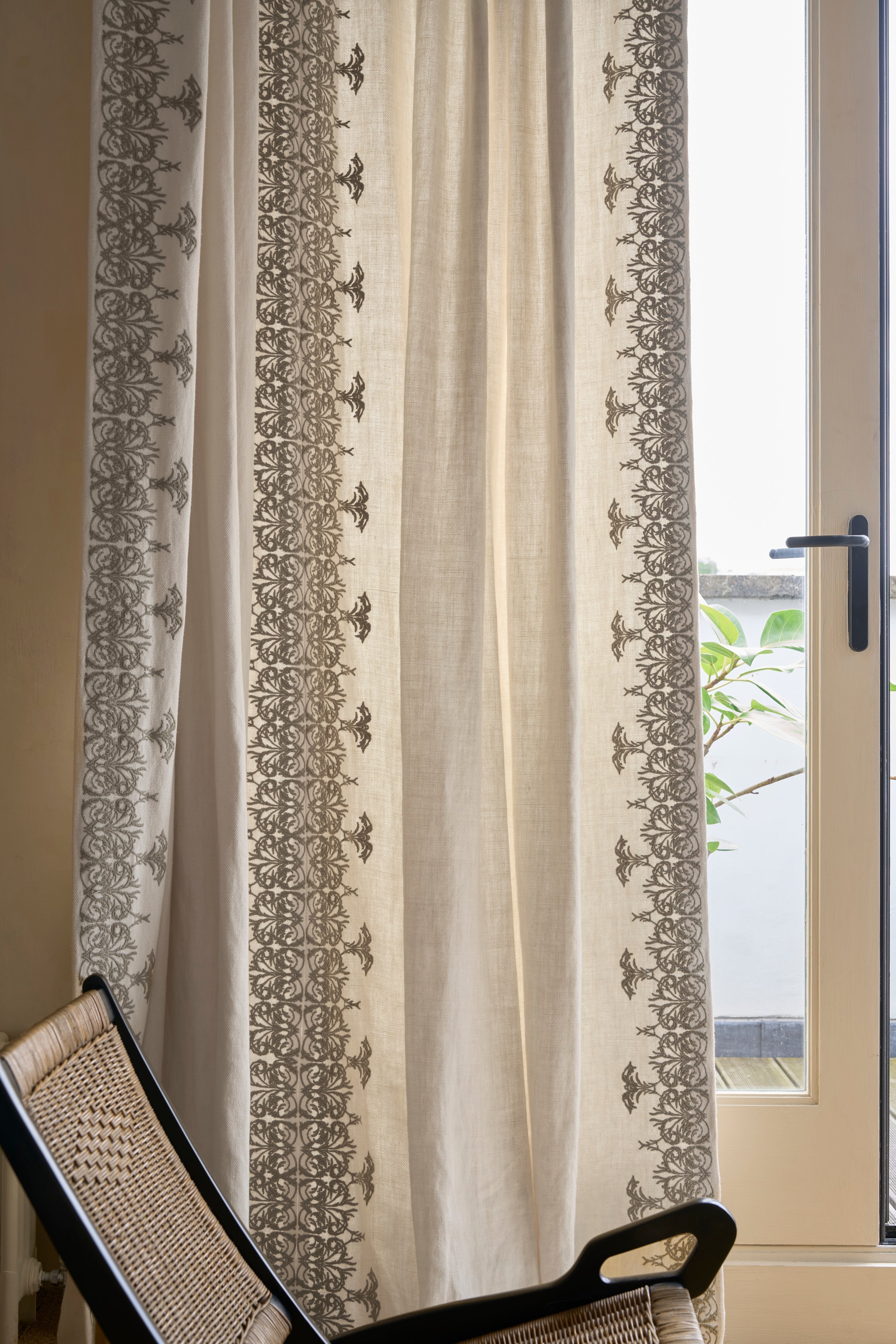 https://delecuona.co.uk/cdn/shop/files/deLeCuona-Lifestyle-TAN2-V3-LR.jpg?v=1754481276&width=2668
