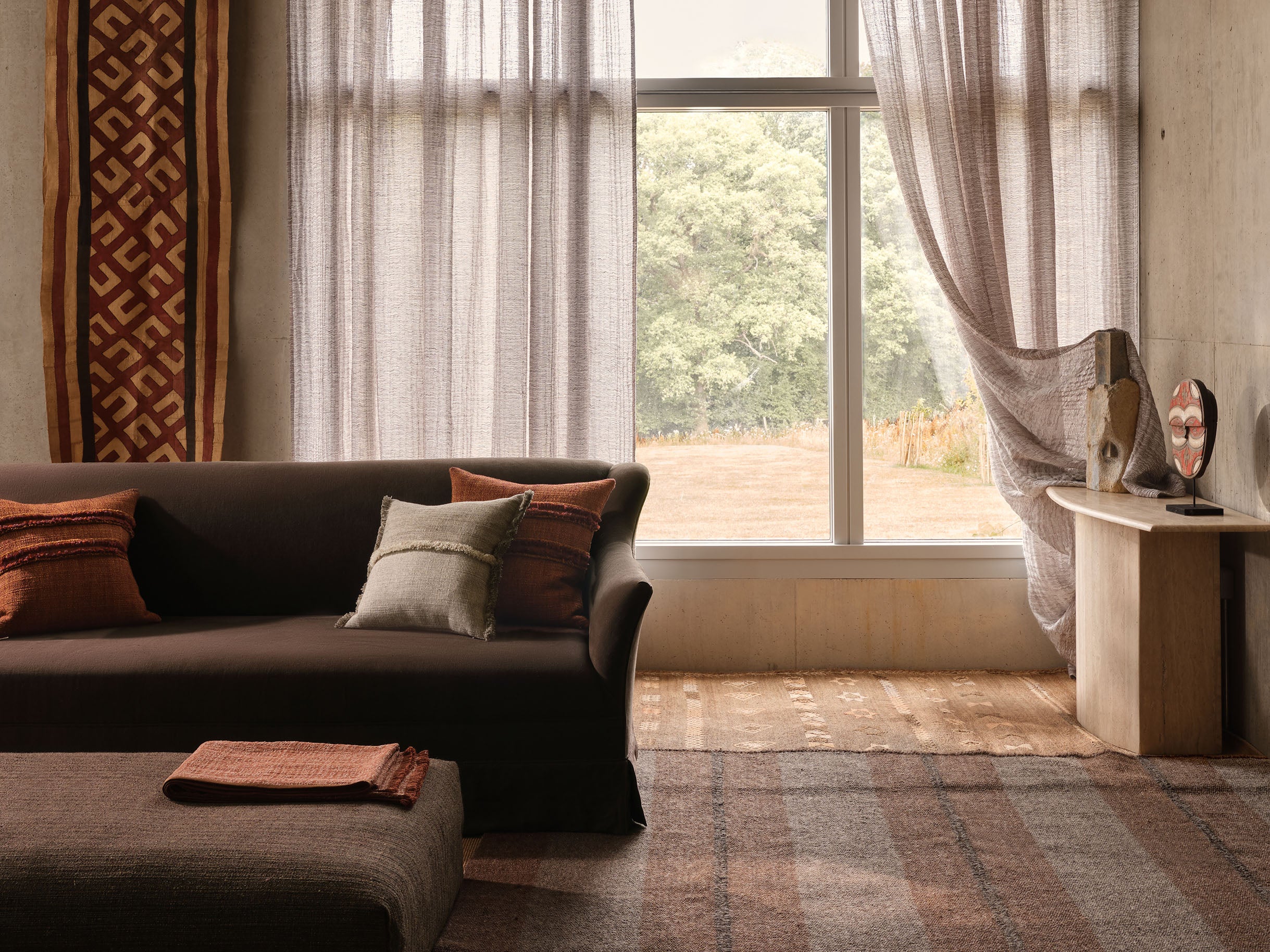 de Le Cuona fabrics—Chuckka Gorilla, Strata Ember, ForageCloth Gull, Strata Cinder—styled in layered interior.
